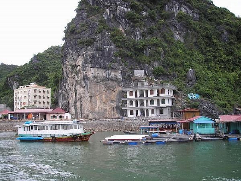 Arrive in Cat Ba island