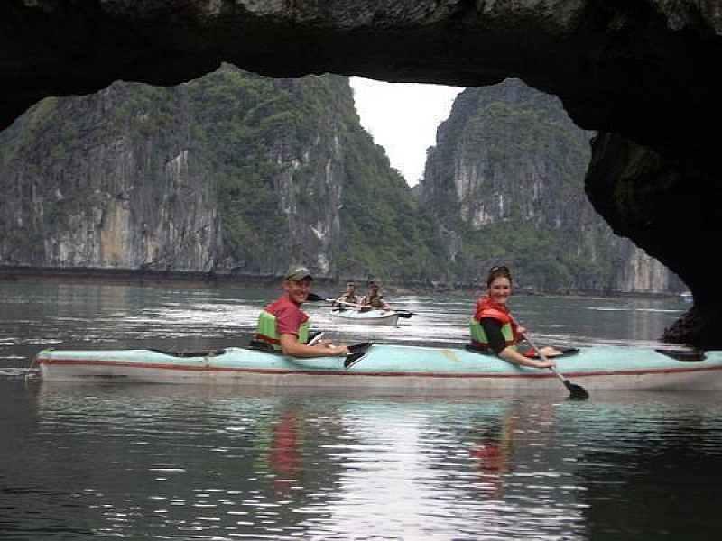 Halong bay kayaking