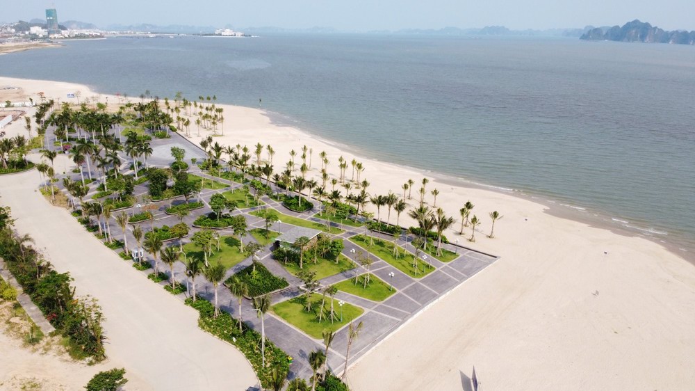 Marina Bay Halong Beach